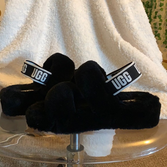 UGG Shoes - UGG slippers, size 7!